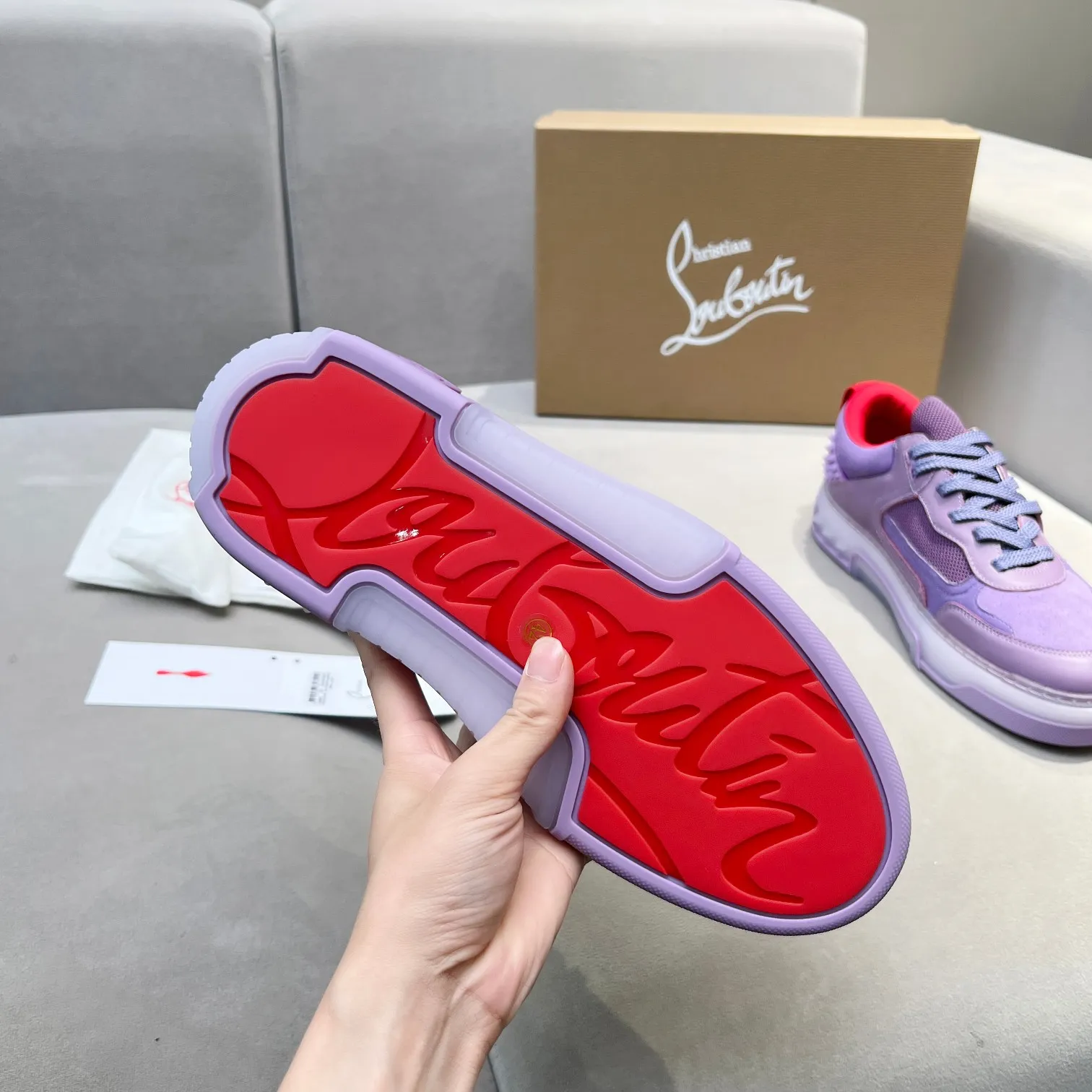 Men's shoes 💰700 🌹🌹🌹̋ Wang Junkai Yang Mi Xu Kai Zhang Jingyi Ding Chengxin Chen Muchi Wang Ziyi Same style Christian Louboutin Lu Boting 2024 [New product] ASTROLOUBI Unisex thick-soled sneakers with red soles are the perfect fusion of fashion and sport. The fabrics are made of luxurious calfskin, soft suede, smooth satin and laminated leather, and are decorated with classic rivets on the back. The interior is blended with a knitted tongue for added durability, breathability and quick-drying comfort. The outsole is made of a combination of EVA foam and imported rubber, and the colorful CL iconic letters on the side of the outsole show the brand's unique style. It is a ceiling-level comfortable skate shoe! ! ! Multiple colors available, currently men’s sizes 39--45